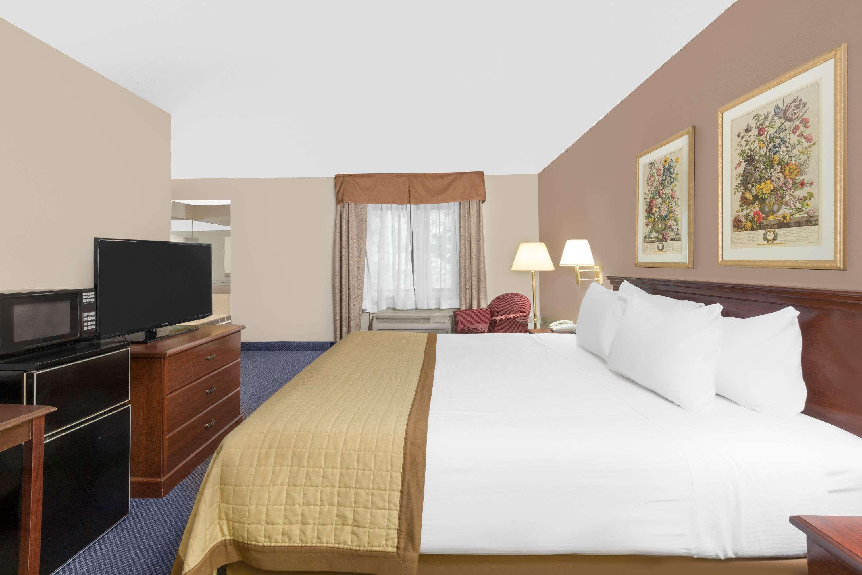 Baymont By Wyndham Zanesville Extérieur photo