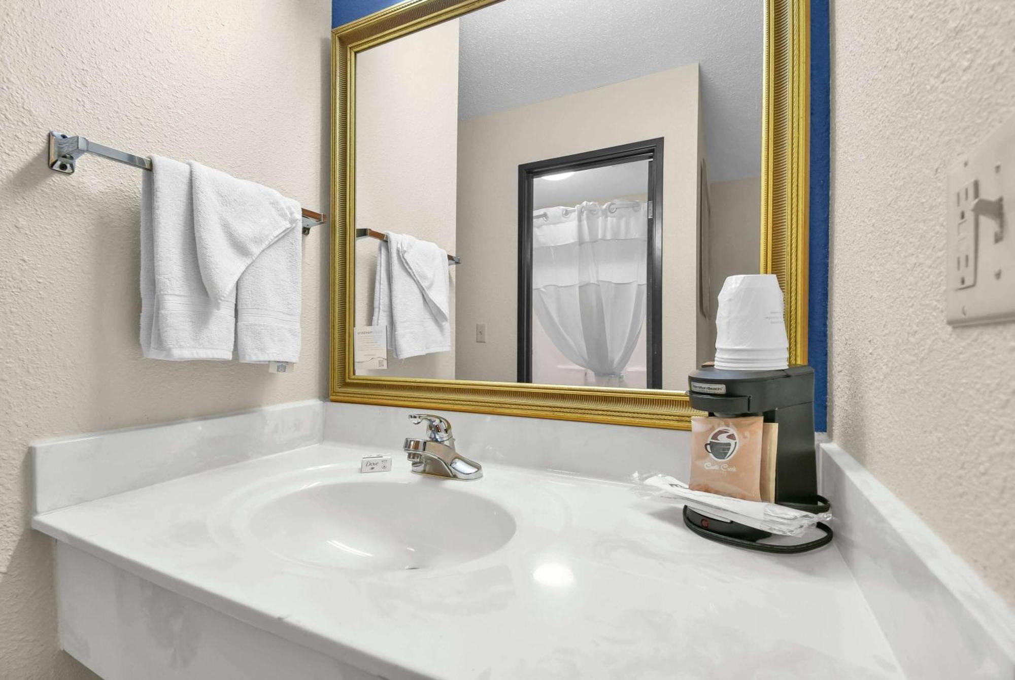 Baymont By Wyndham Zanesville Extérieur photo