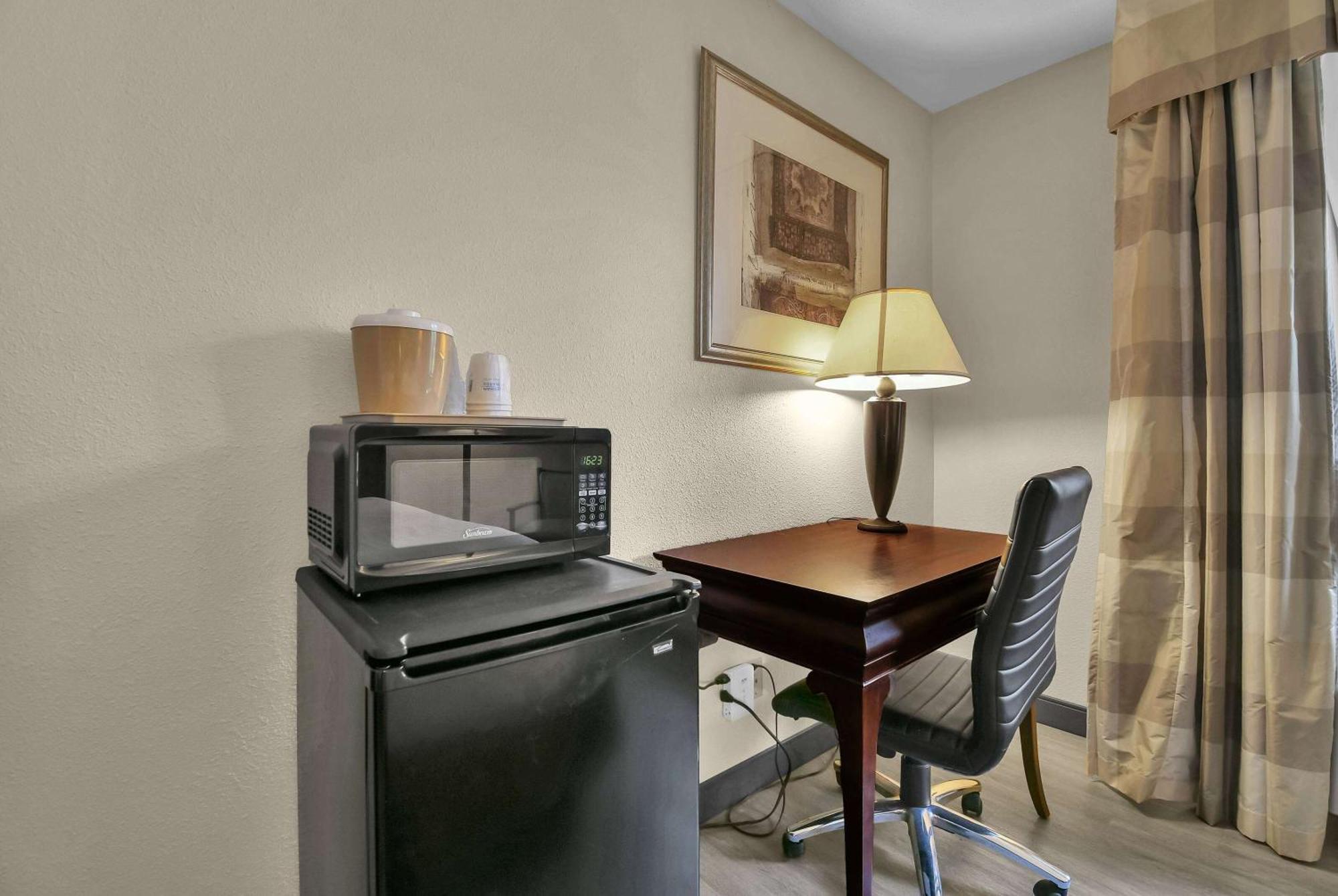 Baymont By Wyndham Zanesville Extérieur photo
